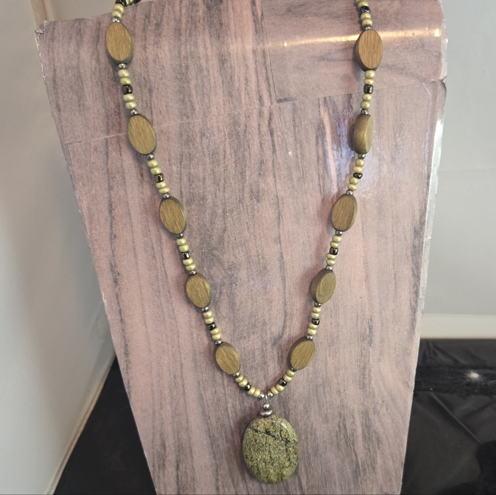 Elegant Beaded Necklace with Pendant